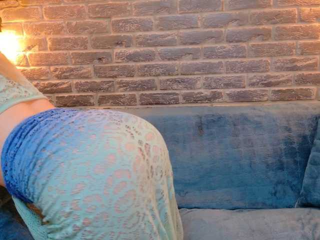 Lisa-Caprice live cam on BongaCams