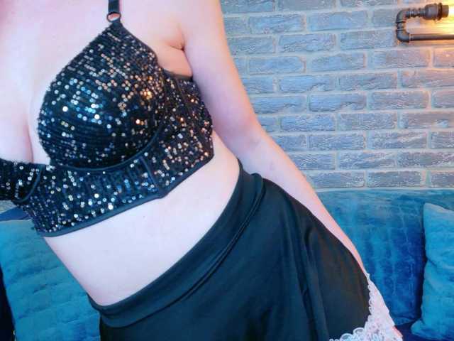 Lisa-Caprice live cam on BongaCams
