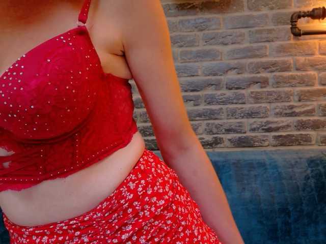 Lisa-Caprice live cam on BongaCams