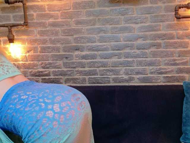 Lisa-Caprice live cam on BongaCams