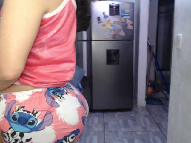 Kingofqueen23 — live couple cam