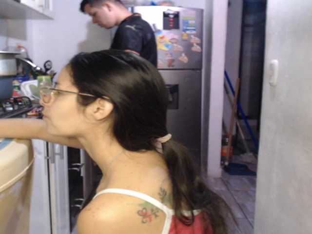 Kingofqueen23 — live couple cam