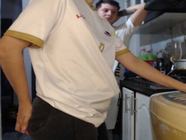 Kingofqueen23 live webcam show