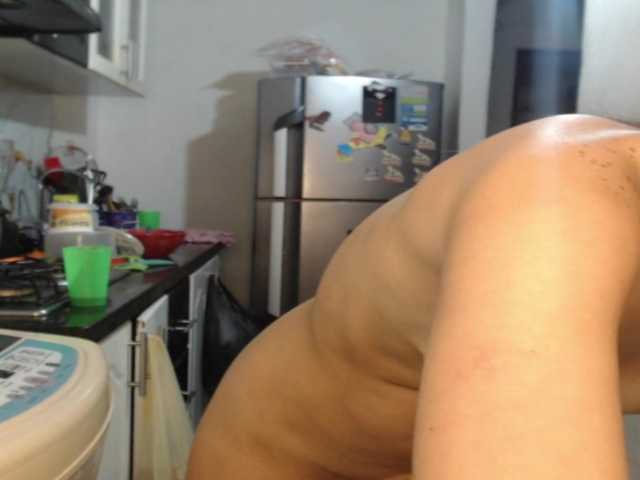 Kingofqueen23 live cam on BongaCams