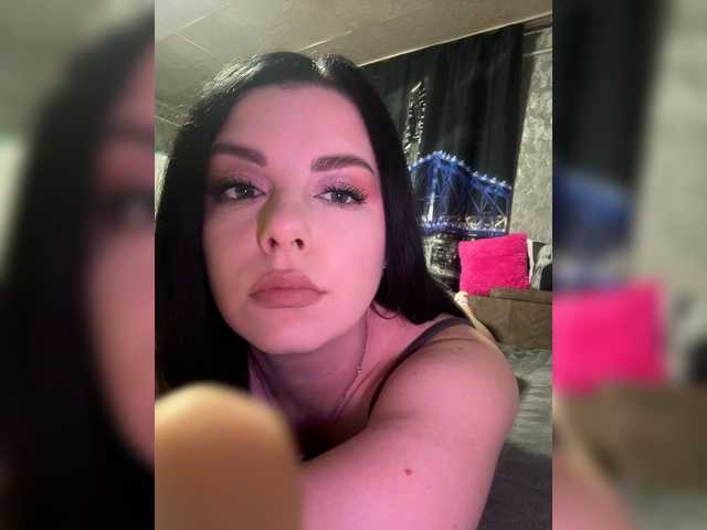 le modèle Nata17-1 est en webcam porno dans un show sur le site bongacams, il possède les tags suivants: White/Caucasian,Brunette,Shaved