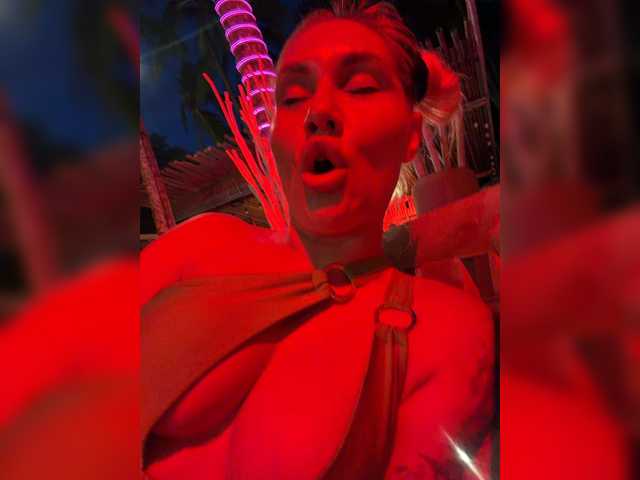 Tvoyasamka77 live cam on BongaCams