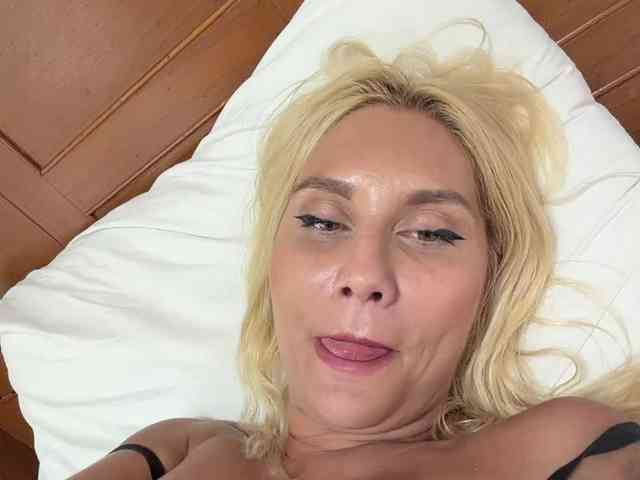 Tvoyasamka77 webcam