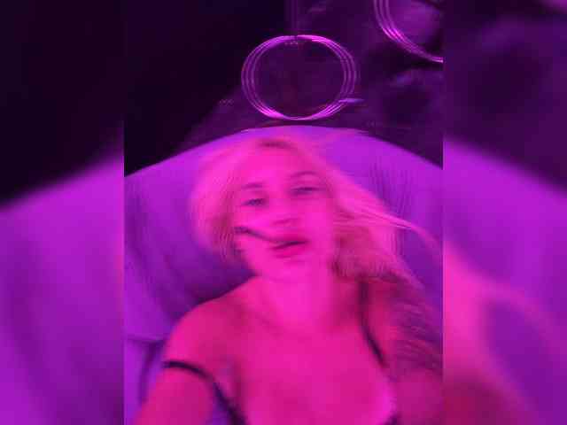 Tvoyasamka77 webcam