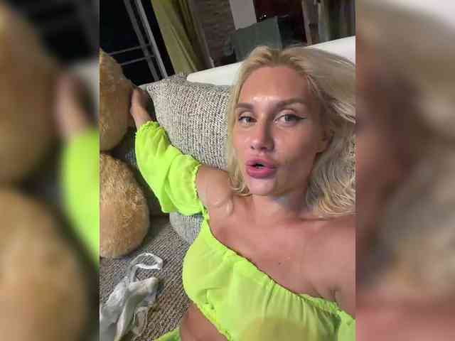 Tvoyasamka77 webcam