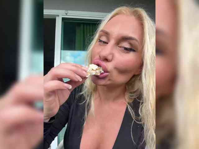 Tvoyasamka77 webcam