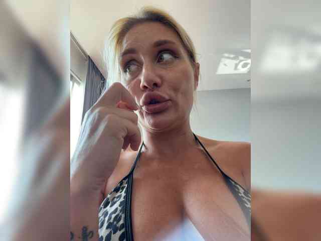 Tvoyasamka77 webcam