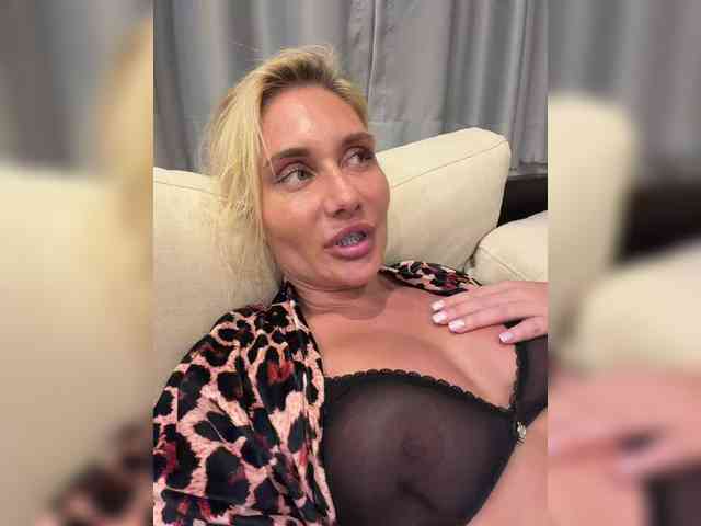 Tvoyasamka77 webcam