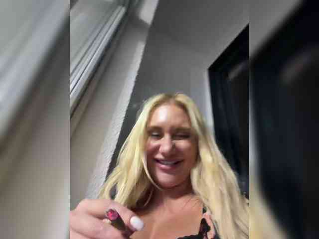 Tvoyasamka77 webcam