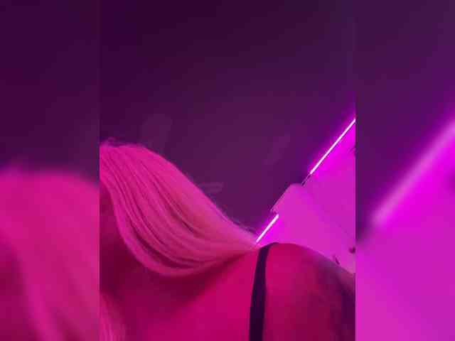 Tvoyasamka77 webcam