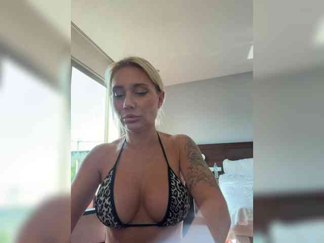 Tvoyasamka77 webcam
