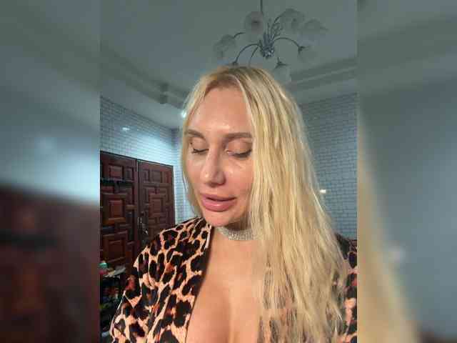 Tvoyasamka77 webcam