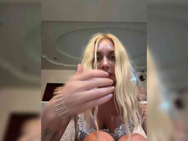 Tvoyasamka77 webcam