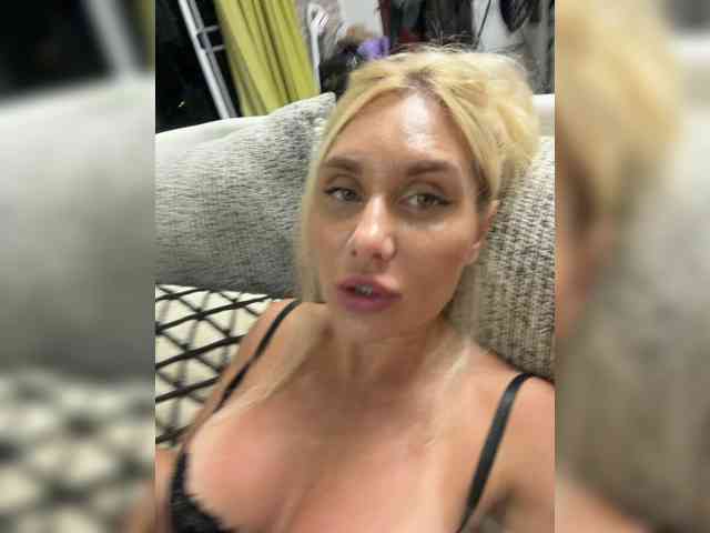 Tvoyasamka77 webcam