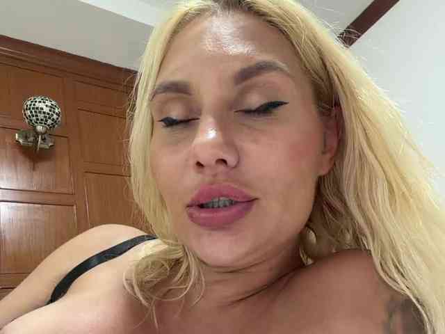 Tvoyasamka77 webcam