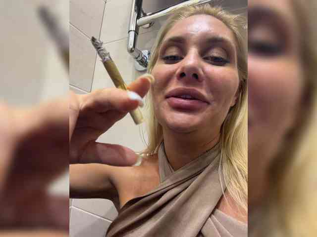 Tvoyasamka77 webcam