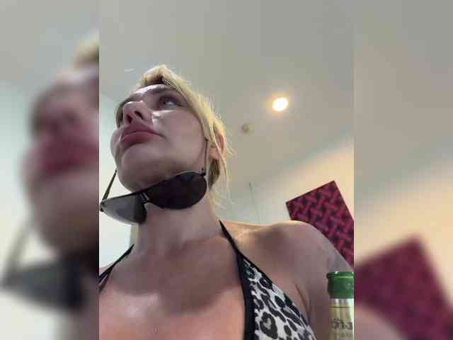 Tvoyasamka77 webcam