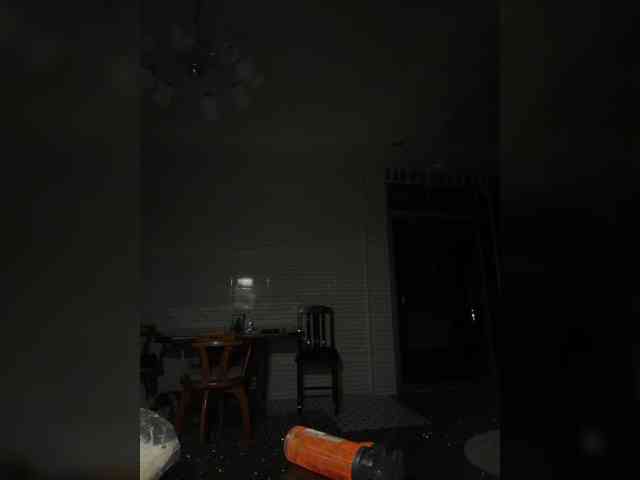 该模特正在直播。 Tvoyasamka77