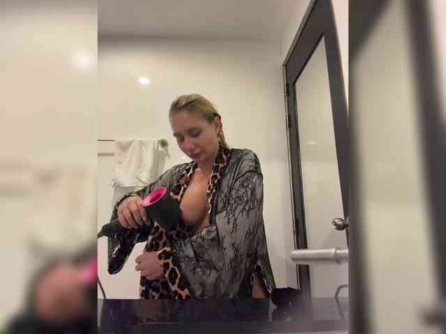 Tvoyasamka77 webcam