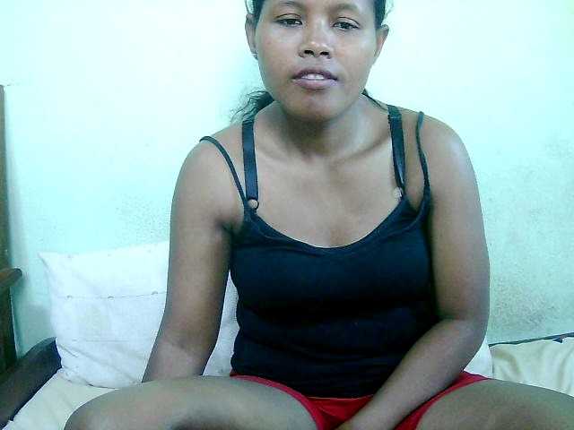 le modèle Cathie69 est en webcam porno dans un show sur le site bongacams, il possède les tags suivants: Ebony,Brunette,Shaved