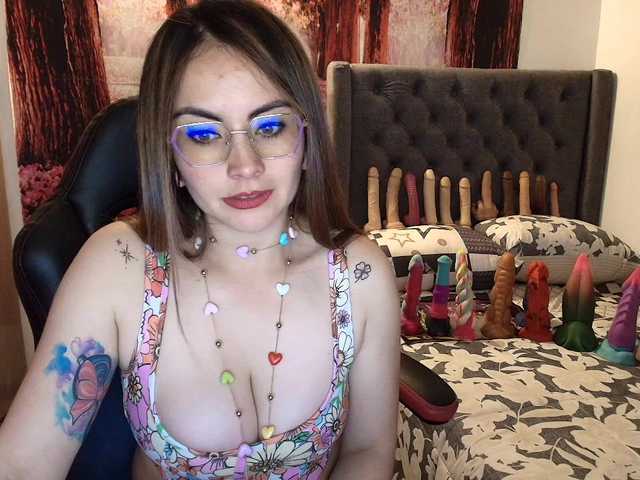 sofia23dirty live webcam show