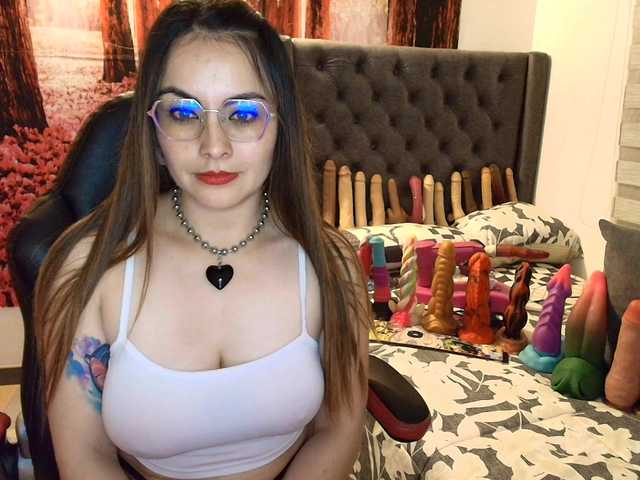sofia23dirty's BongaCams show and profile