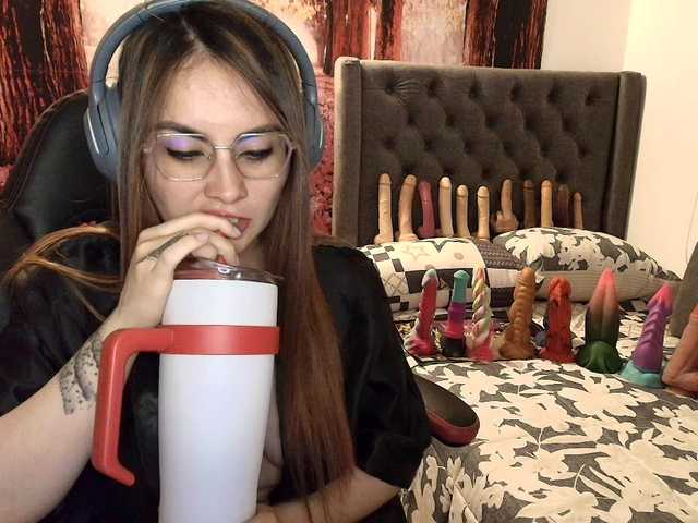 sofia23dirty live webcam show