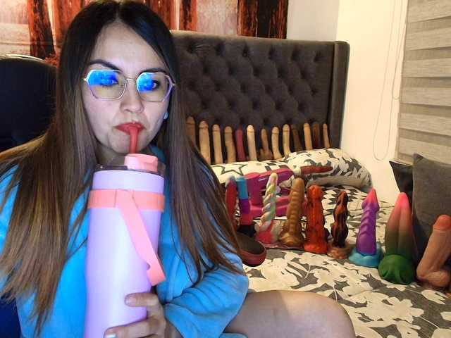 le modèle sofia23dirty est en webcam porno dans un show sur le site bongacams, il possède les tags suivants: Latino/Hispanic,Brunette,Shaved