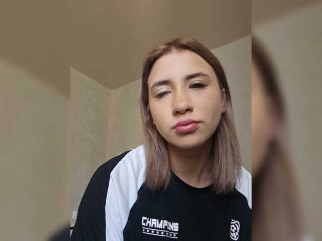 alizii — live female cam