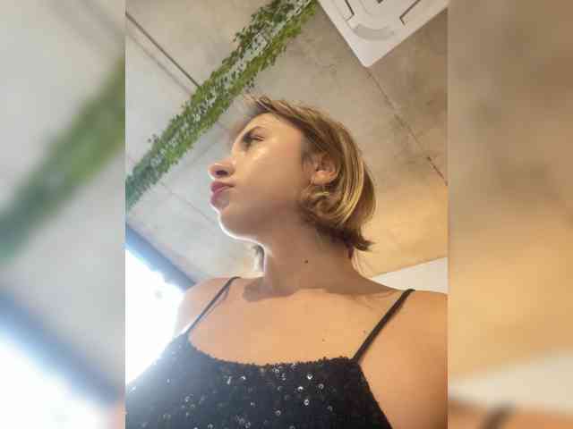 Alizii's cam show statistics and live stream