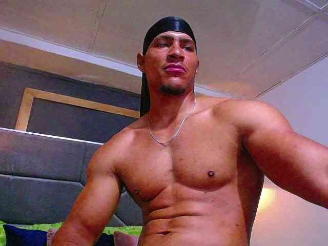 teddyfit19cm Live Webcam on BongaCams