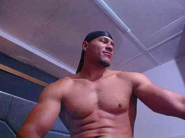 Teddyfit19cm's cam show statistics and live stream