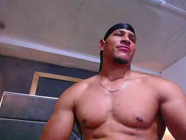 teddyfit19cm Live Webcam on BongaCams