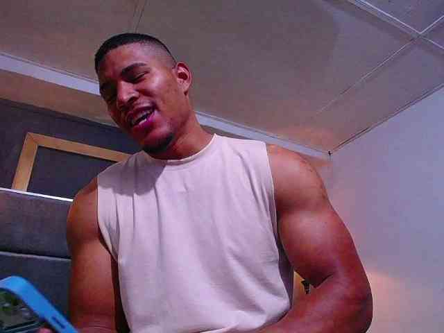 teddyfit19cm Live Webcam on BongaCams