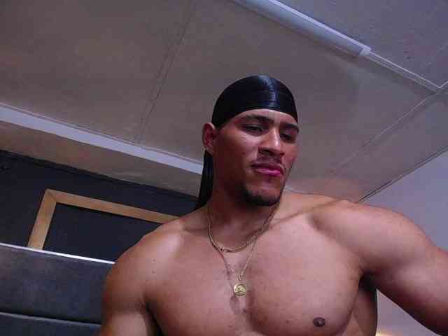 teddyfit19cm Live Webcam on BongaCams