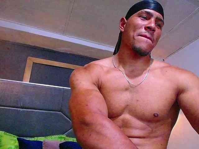 teddyfit19cm Live Webcam on BongaCams