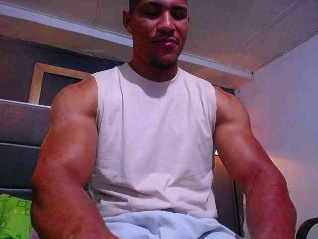 teddyfit19cm Live Webcam on BongaCams