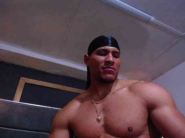 teddyfit19cm Live Webcam on BongaCams