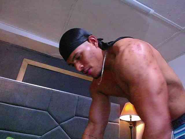 teddyfit19cm Live Webcam on BongaCams