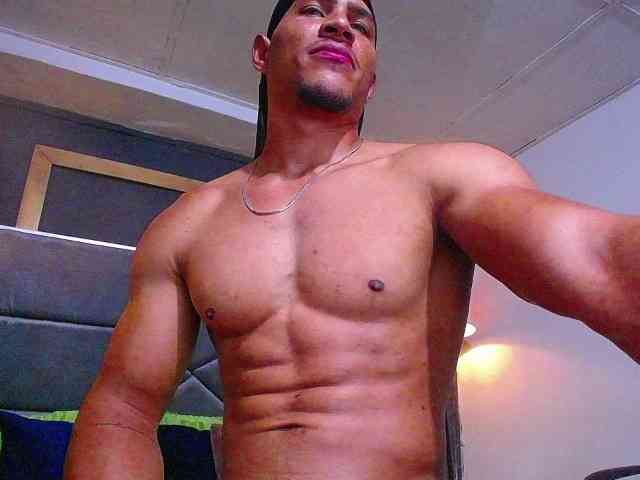 teddyfit19cm Live Webcam on BongaCams