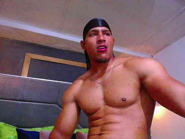 teddyfit19cm Live Webcam on BongaCams