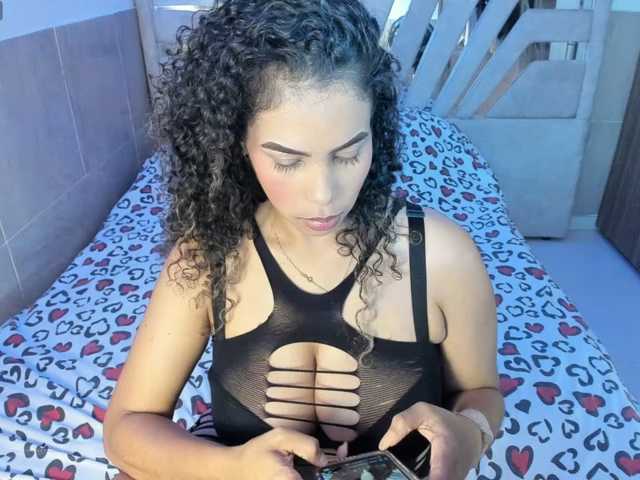 Alyssaaan webcam bongacams model stream image