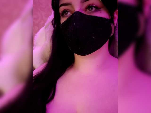 YennSI's BongaCams show and profile