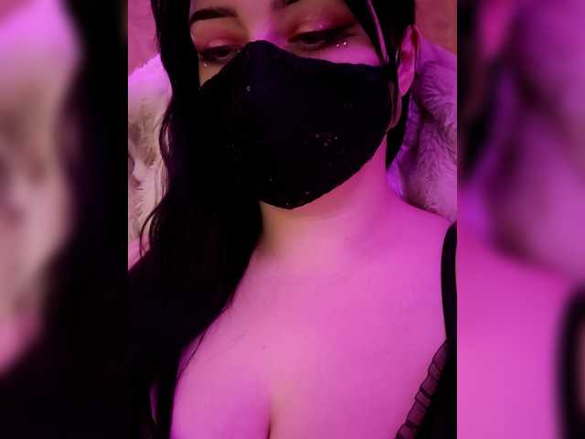 YennSI's BongaCams show and profile