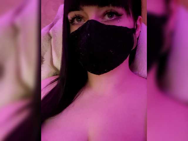 YennSI's BongaCams show and profile