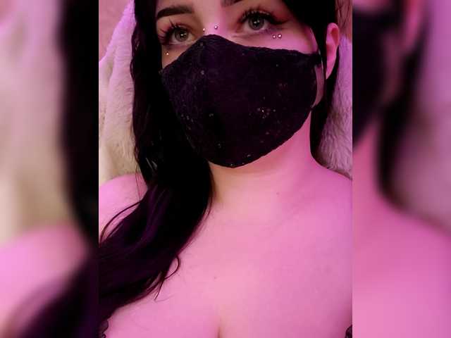 YennSI's BongaCams show and profile